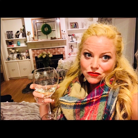 Meet your Posher, Tara - Picture 7 of 8